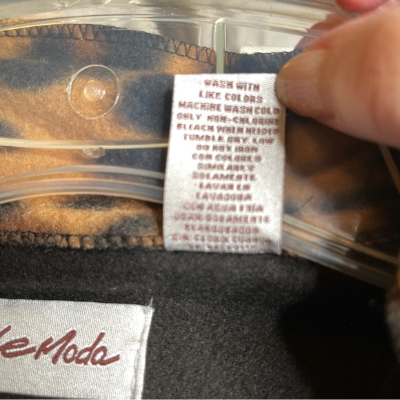 Le Moda VINTAGE Cape Poncho with leopard print scarf attached at neck. One Size - Picture 6 of 9